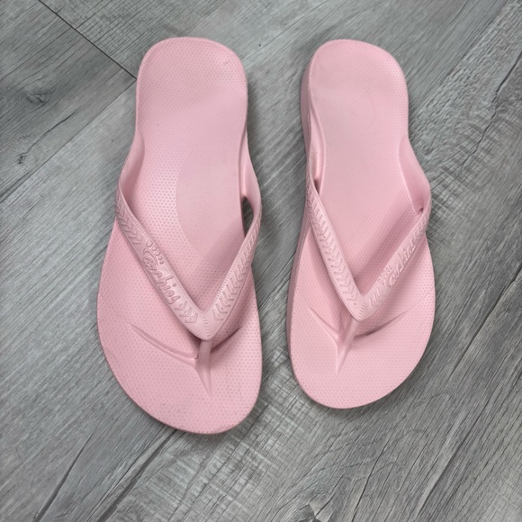 Archies Arch Support Flip Flops in pink Size 10 - Picture 2 of 4